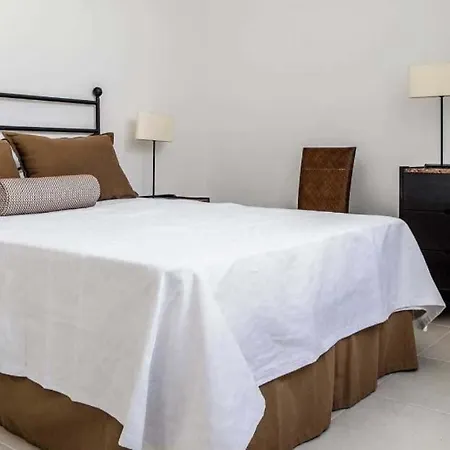 וילה Sleeps 10 Pool Air Con Wifi *