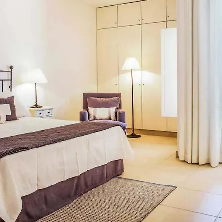 Sleeps 10 Pool Air Con Wifi