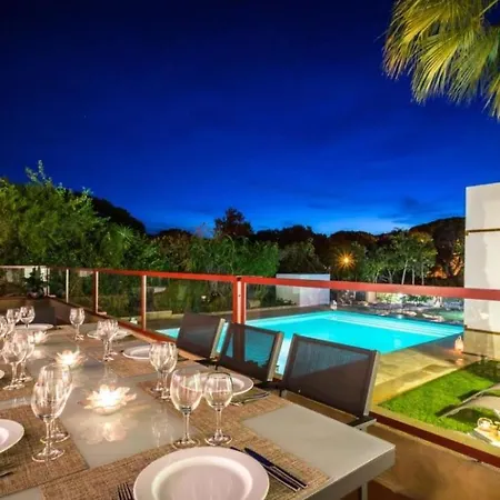 Sleeps 10 Pool Air Con Wifi *