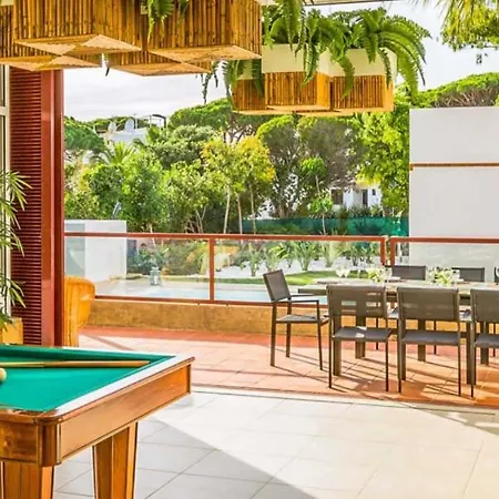 Sleeps 10 Pool Air Con Wifi *